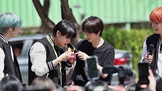 4K 240413 투바투 연준 "MT한끼 : 즉석에서 봉지라면 끓여먹기" TXT YEONJUN focus @ 음악중심 미팬 미니팬미팅 연준 직캠