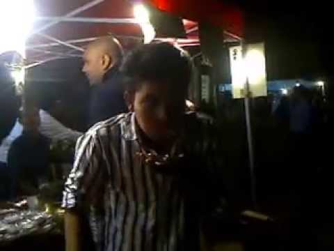 funny-indian-guy-eating-paan