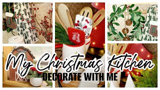 CHRISTMAS 2023 DECORATE WITH ME // COZY VINTAGE &amp; TRADITIONAL CHRISTMAS KITCHEN // ROBIN LANE LOWE