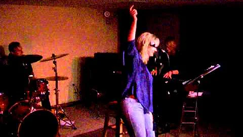 Terri Dixon sings Pour Me, Live at the Columns Mus...