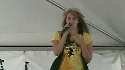 Amber Busch singing somebody to love