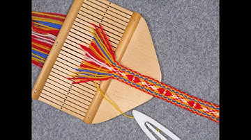 Weaving a narrow band with five pattern threads using a standard heddle.