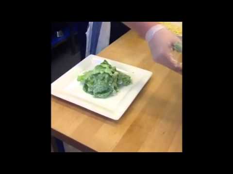 Persimon-caesarsalaatti. 