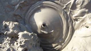 On valentine's day, marie and i went to see the bubbling mud pots at
salton sea (corner of schrimpf & davis near niland). we met up w/ lyd
larry there....