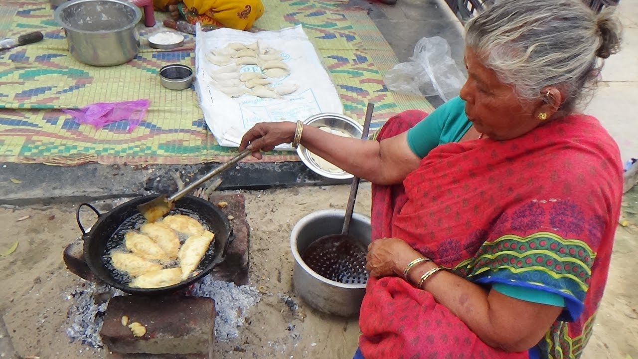 Village Style Kajjikayalu Recipe | Karanji Recipe | Gujiya Recipe | Karjikai Recipe | Street Food | Street Food Catalog