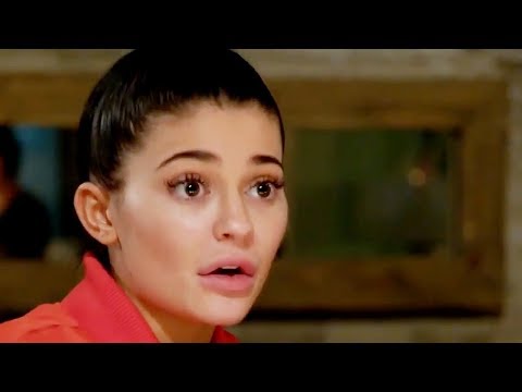 Video: Je Zult Niet Geloven Waarom Kylie Jenner Een Extra Hotelkamer Huurt