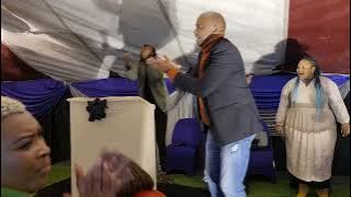 Pst. Vincent Mboniswa - Shiya Lomhlaba Nento Zawo, Uthabathe Umqamlezo (Powerful)