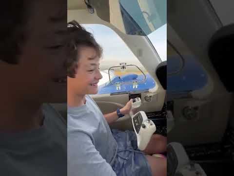 Filho de 12 anos de pecuarista Garon Maia pilotava avião.