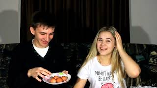 БЬЕМ ЯЙЦА ОБ ГОЛОВУ С ПАРНЕМ! РУЛЕТКА С ЯЙЦОМ ЧЕЛЛЕНДЖ    EGG ROULETTE CHALLENGE