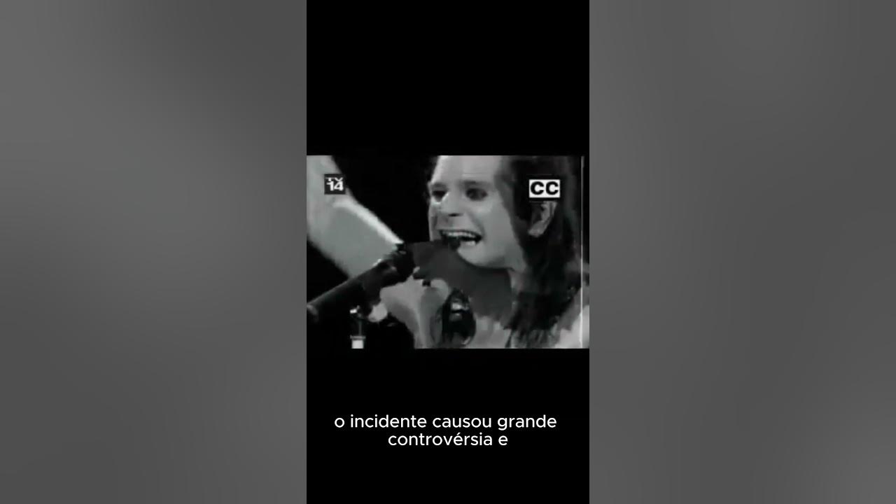 ozzy osbourne comendo morcego no palco
