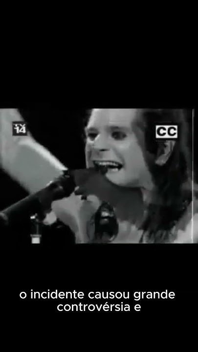 ozzy osbourne comendo morcego no palco