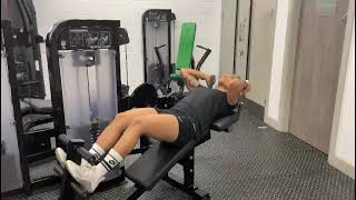 Exercise Library - Abdominal Crunch (Hammer Strength) Buzz Gym Swindon