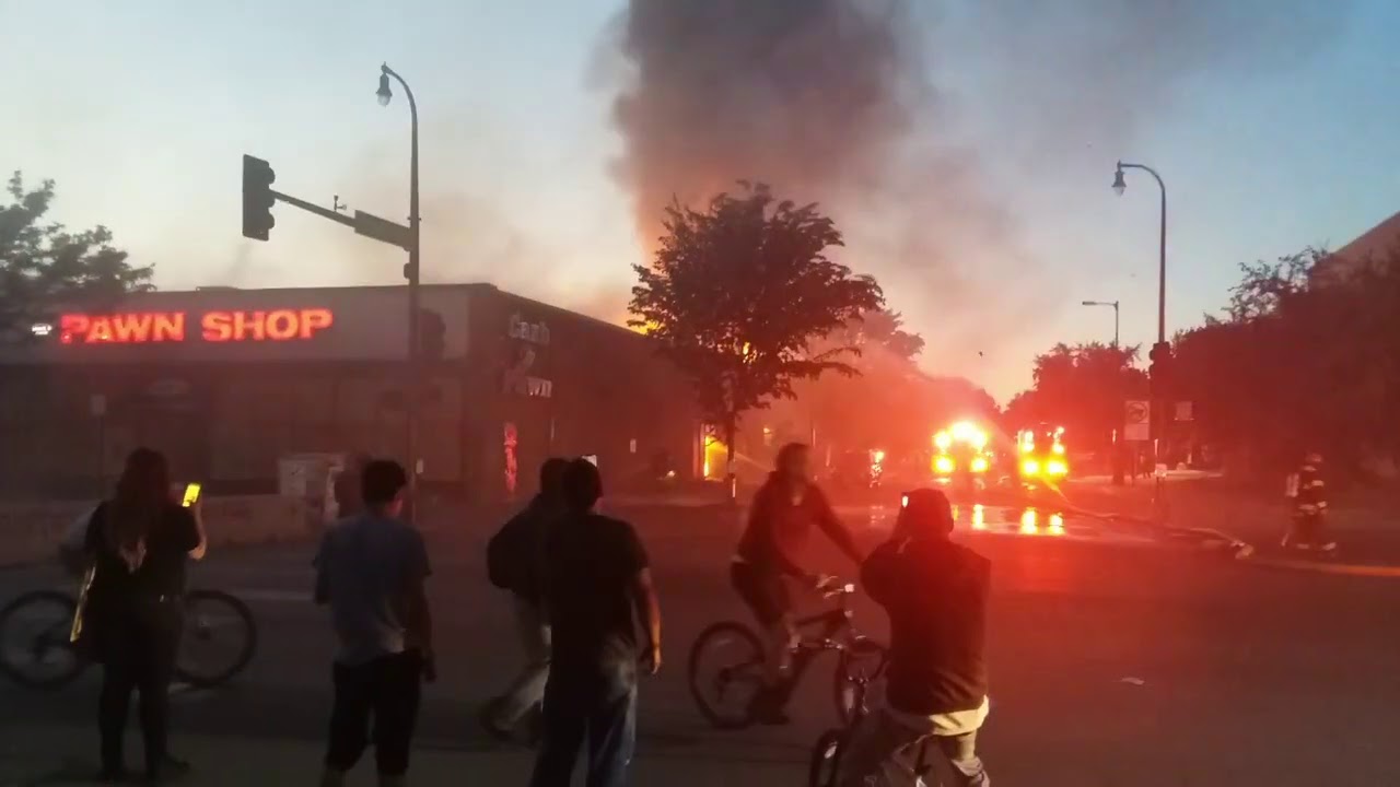 Minneapolis Uprising - 20 Minutes of Anarchy