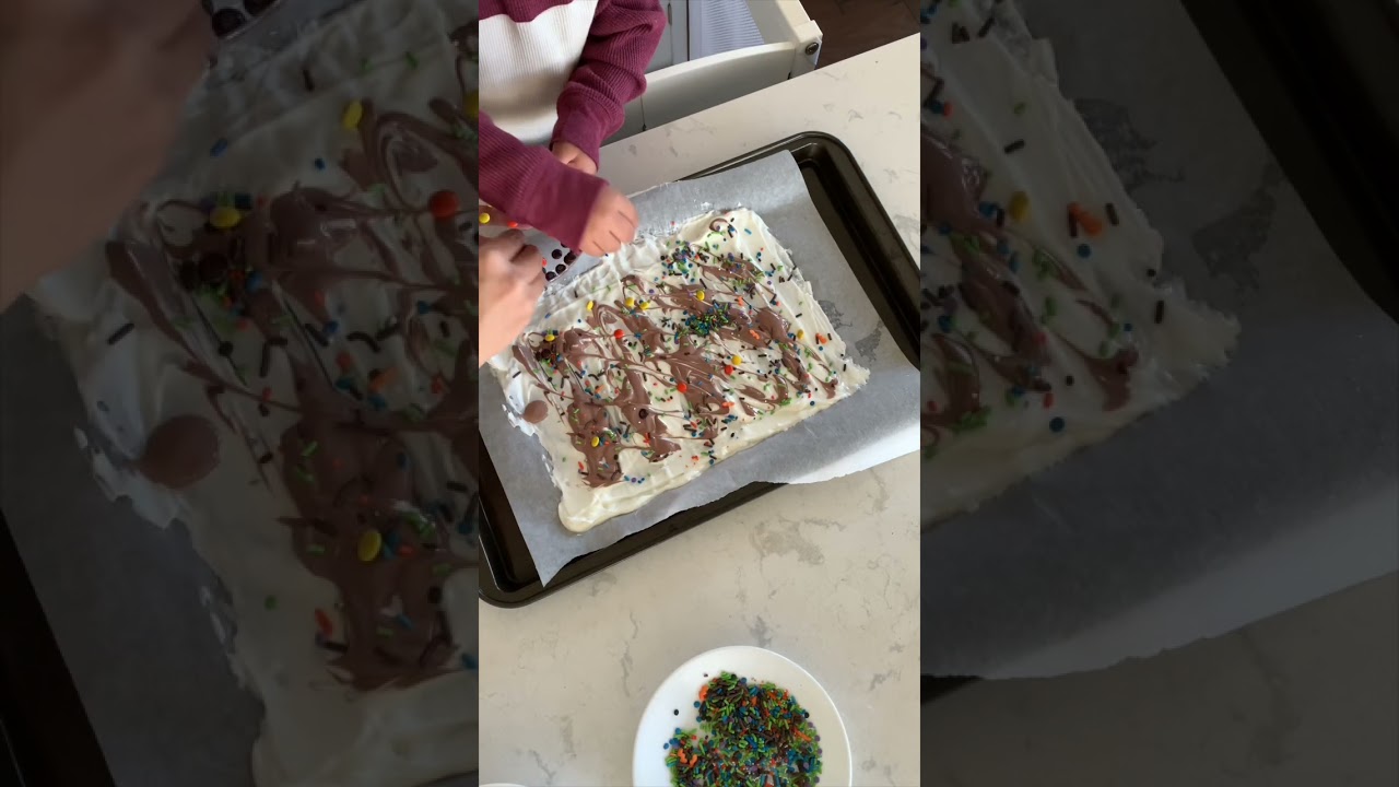 Frozen Yogurt Halloween Bark 
