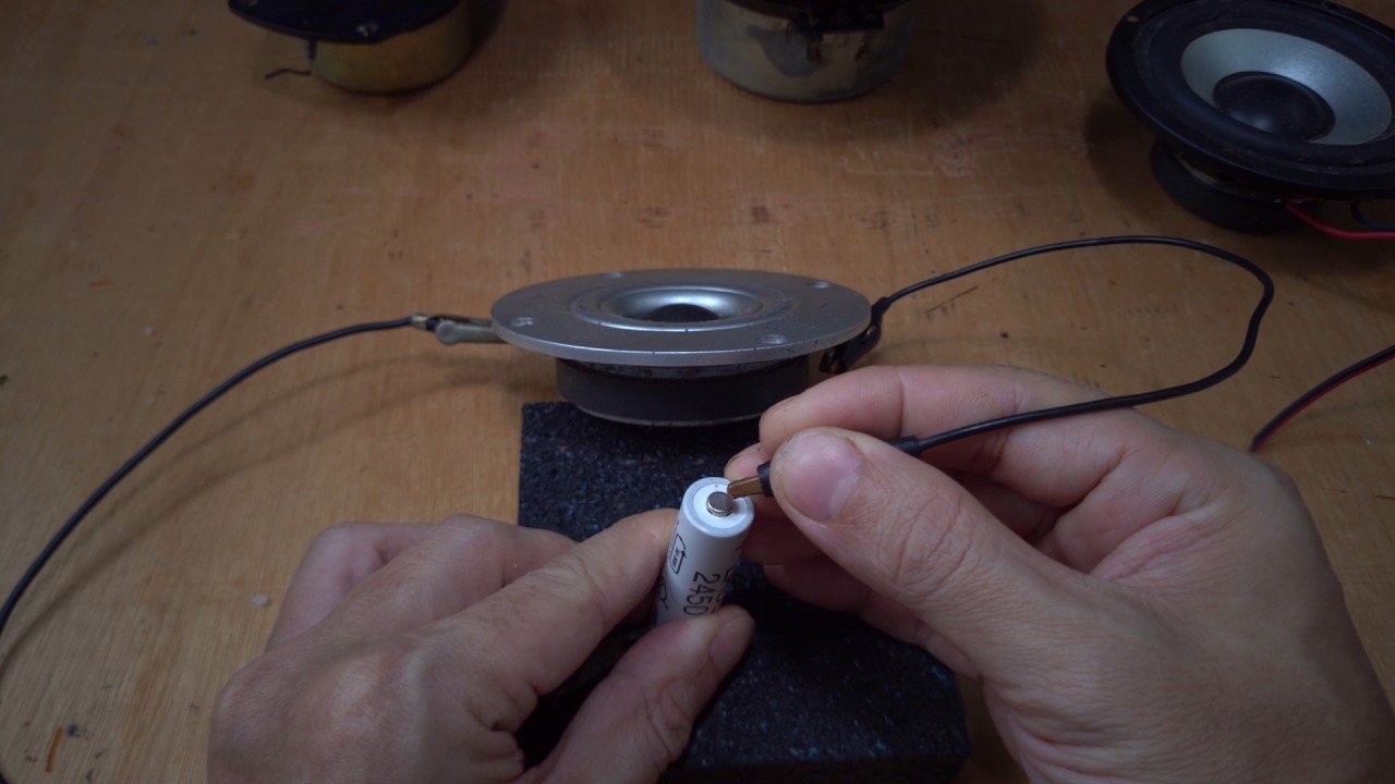 スピーカーの正しい極性の見分け方