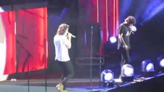 Download Lagu One Direction - No Control (OTRA San Diego, 7.9.15)  [Harry and Louis focused] MP3