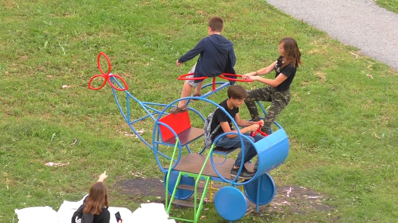 Девушки делают 