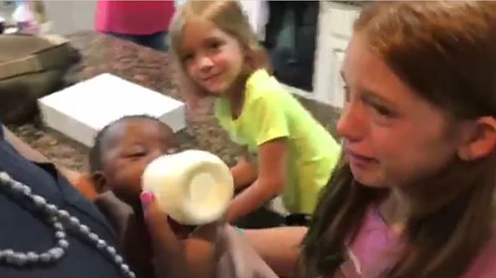 Daughters Burst Into Tears When Mom Surprises Them with Adopted Baby Sister - DayDayNews