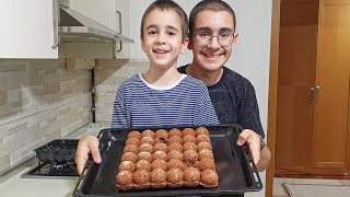 Buğra Ve Berat İle Bi̇rli̇kte Top Kek Yaptik