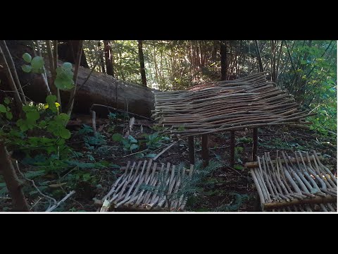 Стол и два стуля из веток орешника.Своими руками