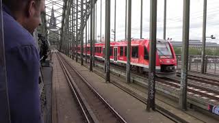 Auf dem Führerstand von 01 118 lautstark durch den Kölner Hauptbahnhof