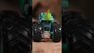 ¡MONSTER TRUCKS VS ENFRENTAMIENTO ÉPICO DE DINOSAURIO! 🦕 #Shorts