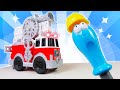 ¡A reparar el camión de bomberos! ¡Oh, se dañó! Video de coches de juguetes para niños