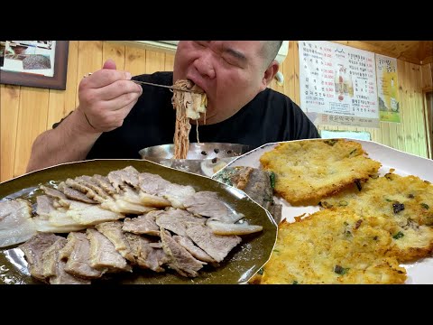 [살찔텐데] <strong>푸우</strong> 인생 국시집. 수육,감자전 진짜 미쳤습니다 MUKBANG