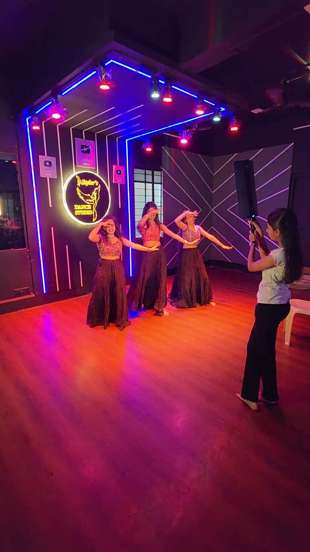 Mere Mehboob...#dstylersdancestudio#meremehboob#vickyvidyakawohwalavideo#rajkumarrao