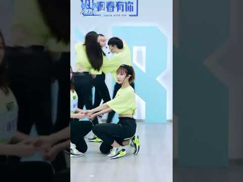 【青春有你2】《我怎麼這麼好看》韓東可愛直拍！｜【Youth With You】《How can I look so good》Handong FanCam (soooo cute！）