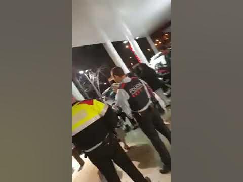 Intento de robo en la Nike Factory Store de Badalona - YouTube