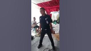 Pak satpam joget koplak😂😂