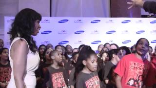 "Spotlight" Jennifer Hudson serenaded by PS22 Chorus