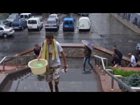 В ЛУЦКОМ ГОРСОВЕТЕ УКРАИНЫ АКТИВИСТ ИСКУПАЛСЯ В ТАЗИКЕ-20-08-2015