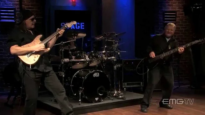 Bill Decker shows off his picking speed with Black...