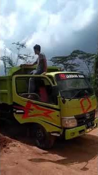 STORY WA DUMP TRUK HINO DUTRO LOADING TANAH URUG MAJENANG