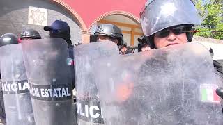 Pobladores furiosos de San Andrés Calpan; acusan liberación de delincuentes y queman patrullas.