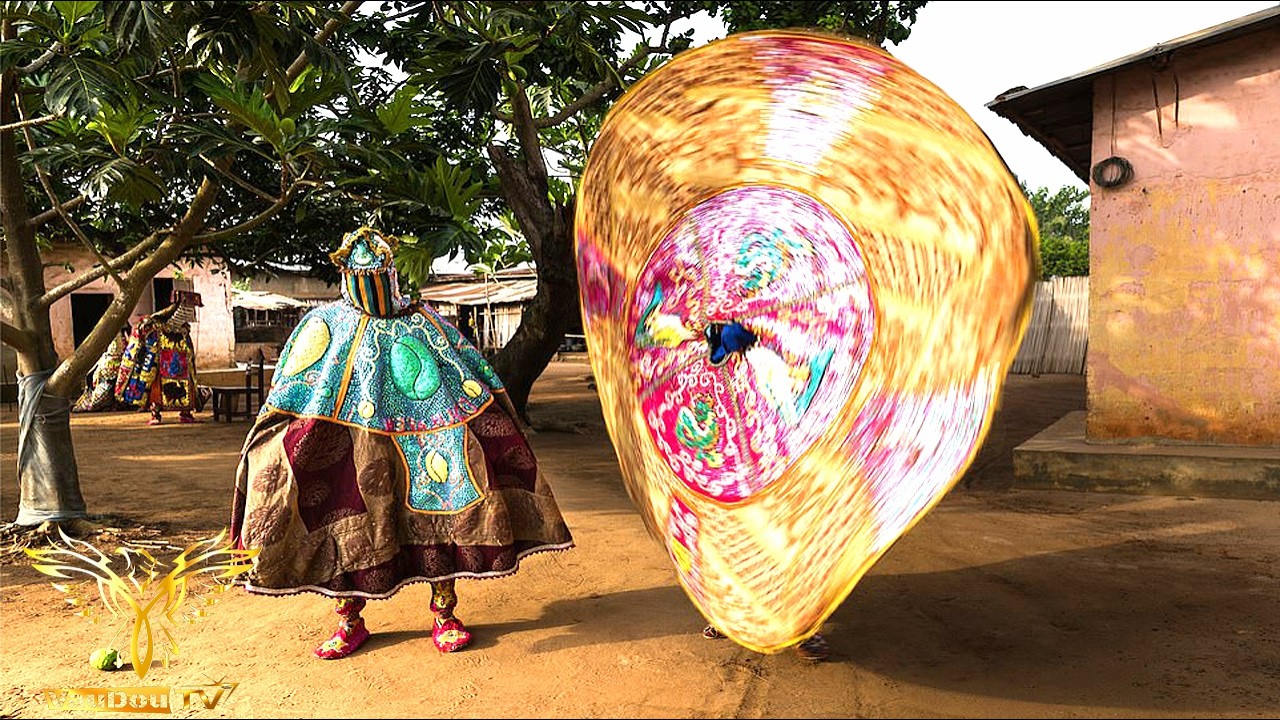 Cérémonie Egungun Traditionnelle | Costumes Sacrés et Danse Rituelle