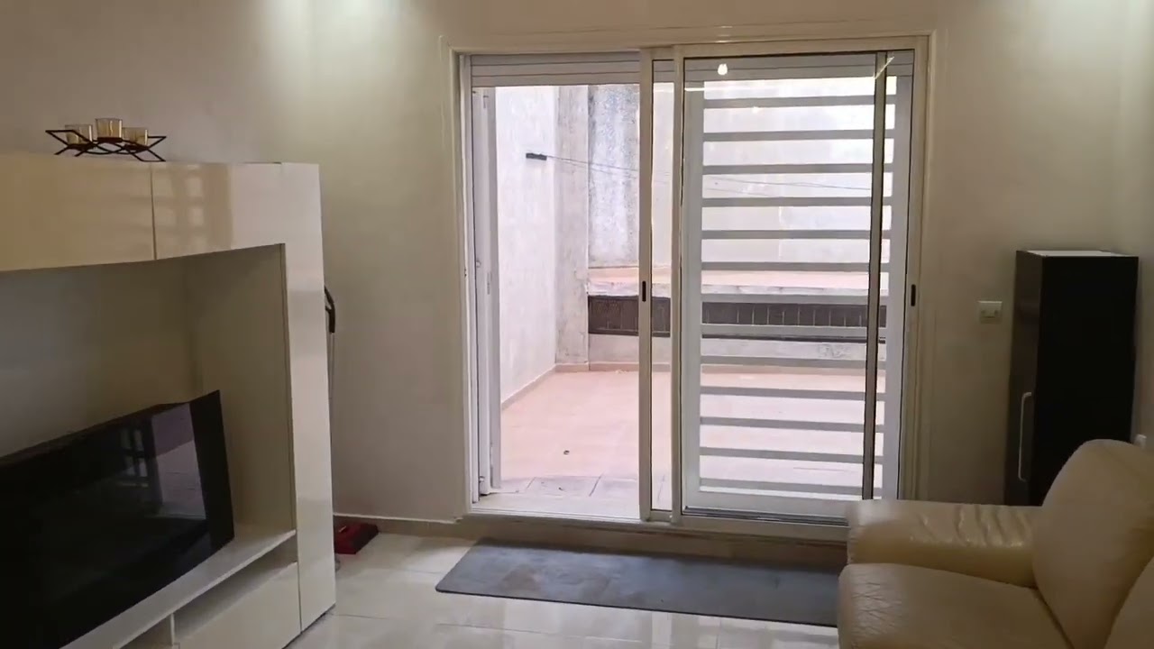 شقة🏠 فينيسيون نقية💯, 140 متر ثمن مناسب 85 مليون، طابق الأرضي، مدينة قنيطرة قريبة من بلزاك.0650593689