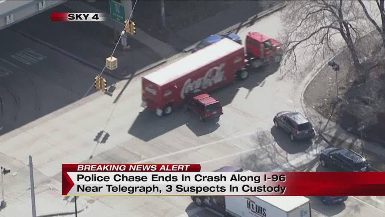 3 suspects arrested after wild police chase ends in crash - YouTube