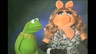 KERMIT & MISS PIGGY SHARE THEIR FORMULA  FOR LOVE