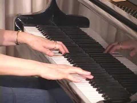 HALLELUJAH by Leonard Cohen- live piano music vide...