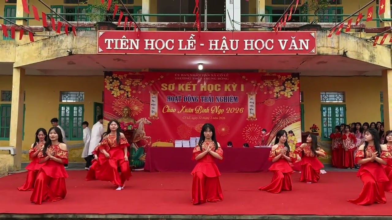 9A3_ múa Tát nước đầu đình, Giai điệu Việt Nam mình