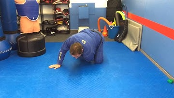 Basic Jiu-Jitsu forward roll