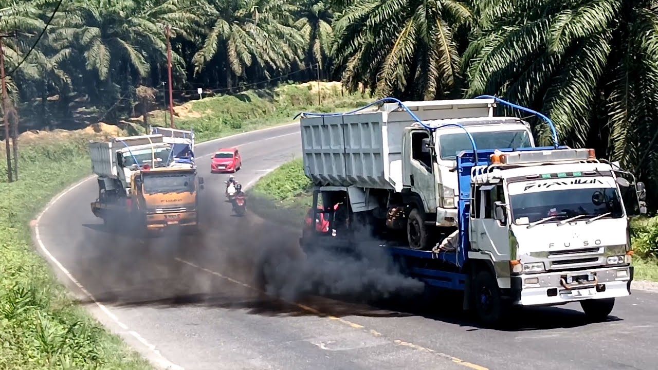 Truck Melompat Di Tanjakan Bukit Kodok‼️Menjadi Tontonan 