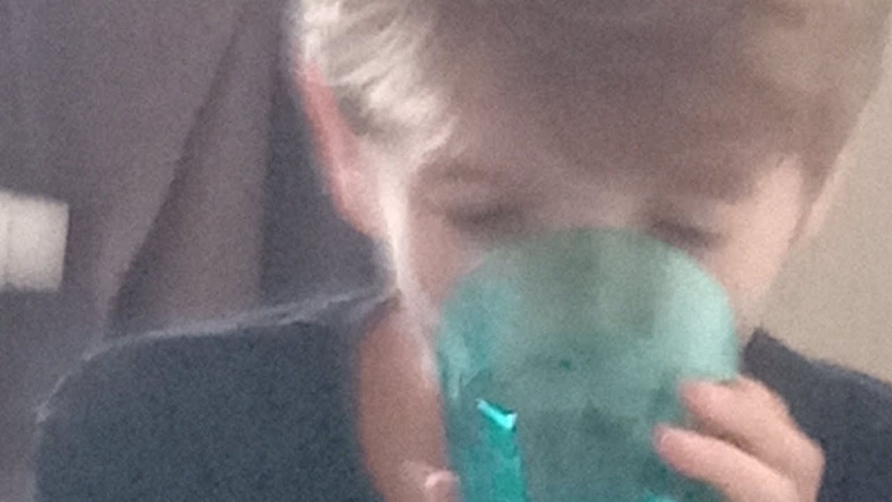 ZA BLOKIEM JULEK WCHODZI PO PIŁKĘ