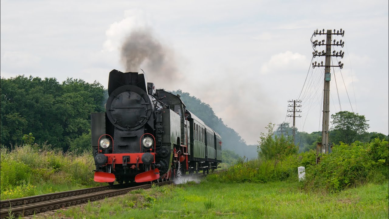 Parowóz TKt48-18 z pociągami retro po magistrali podsudeckiej