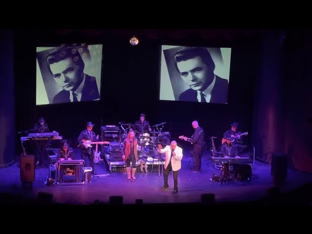 Mickey Gilley - Stand By Me (Live) adlı videoyu YouTube'da izle Mickey Gilley - Stand By Me (Live) adlı videoyu YouTube'da izle