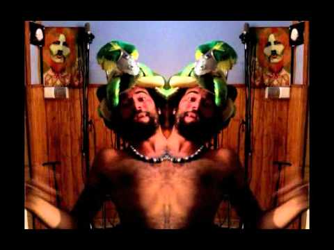 Los Delinqüentes — Los Delinqüentes y Tomasito - Donde Crecen las Setas (Videoclip)