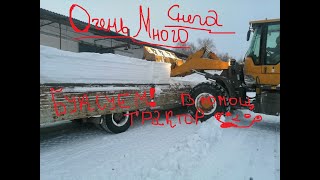 Много снега в Тамбове/Буксуем на заправке Роснефть/Все тягачи буксуют-тащим трактором/ремонты машин